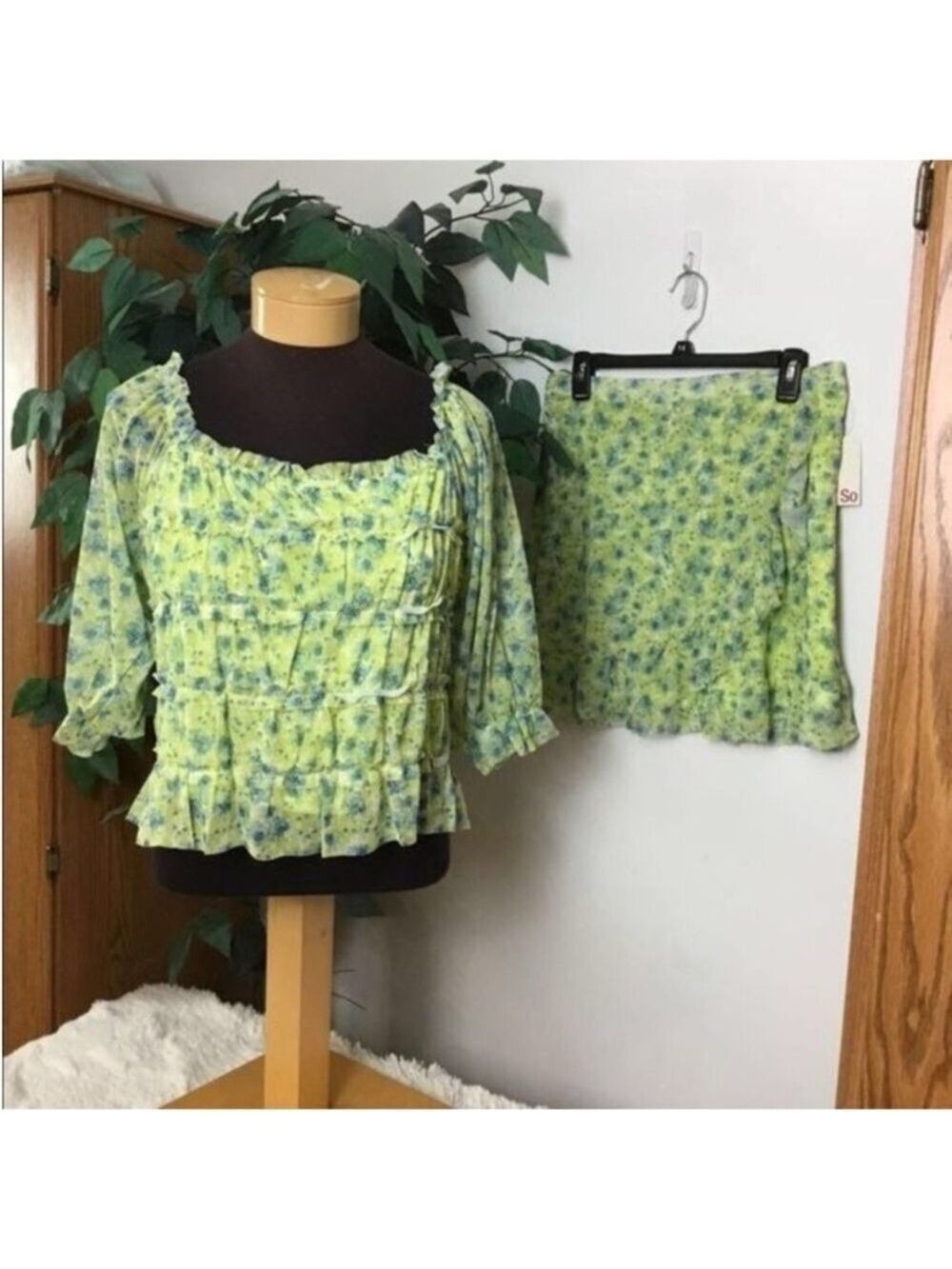 SO faux wrap skirt & on/off shoulder set Woman’s Juniors size XL floral - Picture 1 of 12